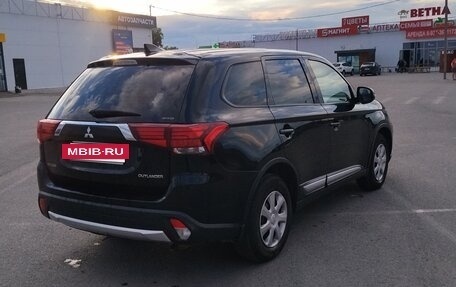 Mitsubishi Outlander III рестайлинг 3, 2018 год, 1 725 000 рублей, 4 фотография