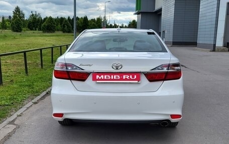 Toyota Camry, 2017 год, 2 300 000 рублей, 7 фотография