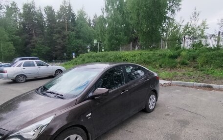 Hyundai Solaris II рестайлинг, 2015 год, 1 000 000 рублей, 3 фотография