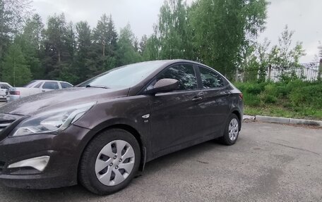 Hyundai Solaris II рестайлинг, 2015 год, 1 000 000 рублей, 4 фотография