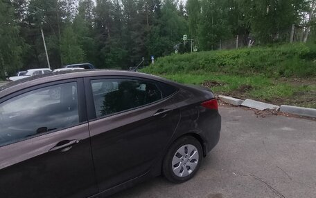 Hyundai Solaris II рестайлинг, 2015 год, 1 000 000 рублей, 7 фотография