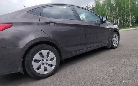 Hyundai Solaris II рестайлинг, 2015 год, 1 000 000 рублей, 19 фотография