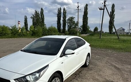 Hyundai Solaris II рестайлинг, 2019 год, 1 350 000 рублей, 1 фотография
