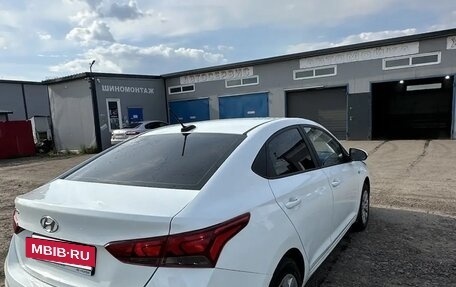 Hyundai Solaris II рестайлинг, 2019 год, 1 350 000 рублей, 2 фотография