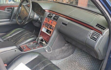 Mercedes-Benz E-Класс, 1999 год, 265 000 рублей, 3 фотография
