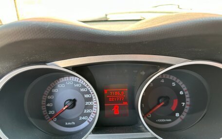 Mitsubishi Outlander III рестайлинг 3, 2008 год, 750 000 рублей, 11 фотография