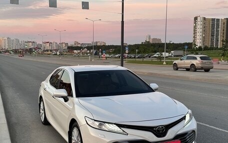 Toyota Camry, 2018 год, 2 810 000 рублей, 1 фотография