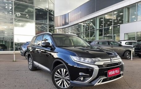 Mitsubishi Outlander III рестайлинг 3, 2019 год, 2 590 000 рублей, 1 фотография