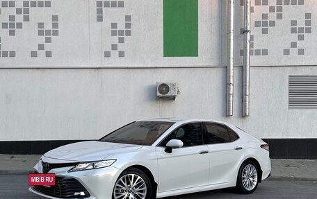 Toyota Camry, 2018 год, 2 810 000 рублей, 2 фотография