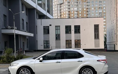 Toyota Camry, 2018 год, 2 810 000 рублей, 16 фотография