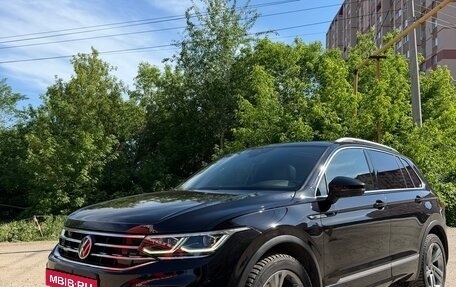 Volkswagen Tiguan II, 2021 год, 4 205 000 рублей, 2 фотография