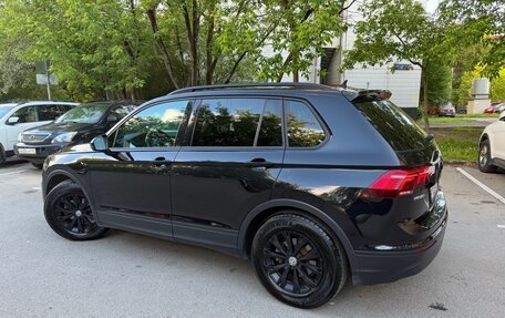 Volkswagen Tiguan II, 2017 год, 2 000 000 рублей, 2 фотография