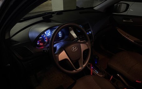 Hyundai Solaris II рестайлинг, 2015 год, 1 100 000 рублей, 8 фотография