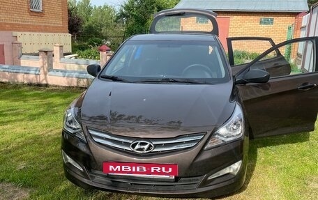 Hyundai Solaris II рестайлинг, 2015 год, 1 100 000 рублей, 12 фотография