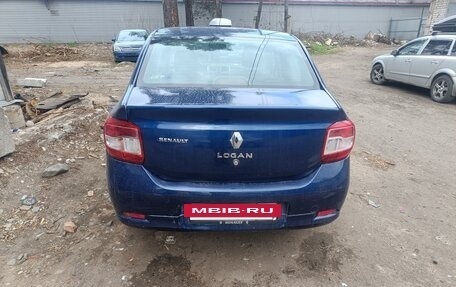 Renault Logan II, 2018 год, 900 000 рублей, 4 фотография