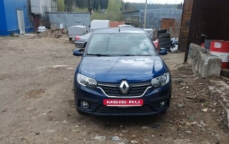 Renault Logan II, 2018 год, 900 000 рублей, 3 фотография