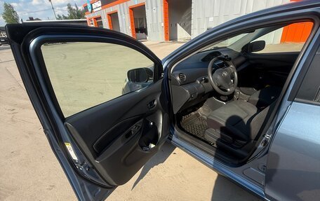 Toyota Yaris III рестайлинг, 2011 год, 889 000 рублей, 2 фотография