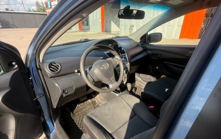 Toyota Yaris III рестайлинг, 2011 год, 889 000 рублей, 13 фотография