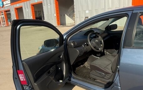 Toyota Yaris III рестайлинг, 2011 год, 889 000 рублей, 12 фотография