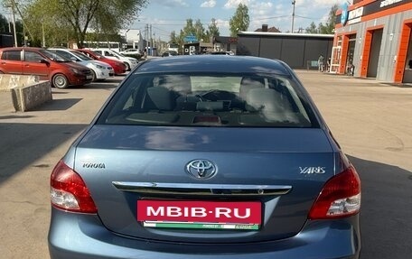 Toyota Yaris III рестайлинг, 2011 год, 889 000 рублей, 9 фотография