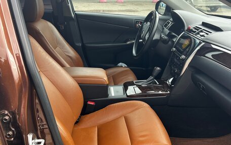 Toyota Camry, 2017 год, 2 300 000 рублей, 11 фотография