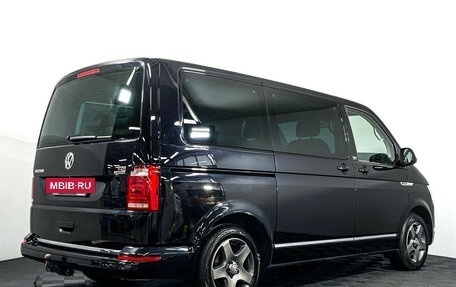 Volkswagen Multivan T6 рестайлинг, 2017 год, 4 600 000 рублей, 6 фотография