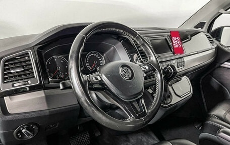 Volkswagen Multivan T6 рестайлинг, 2017 год, 4 600 000 рублей, 14 фотография