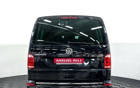 Volkswagen Multivan T6 рестайлинг, 2017 год, 4 600 000 рублей, 7 фотография