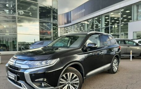 Mitsubishi Outlander III рестайлинг 3, 2019 год, 2 590 000 рублей, 2 фотография
