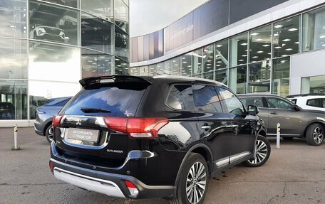 Mitsubishi Outlander III рестайлинг 3, 2019 год, 2 590 000 рублей, 5 фотография