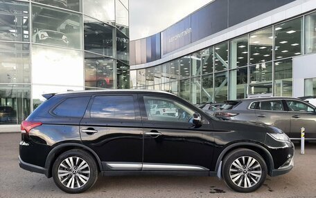 Mitsubishi Outlander III рестайлинг 3, 2019 год, 2 590 000 рублей, 3 фотография