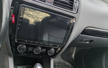 Volkswagen Jetta VI, 2018 год, 1 570 000 рублей, 2 фотография