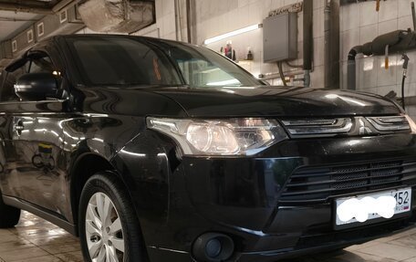 Mitsubishi Outlander III рестайлинг 3, 2013 год, 1 150 000 рублей, 5 фотография