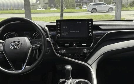 Toyota Camry, 2021 год, 2 690 000 рублей, 10 фотография