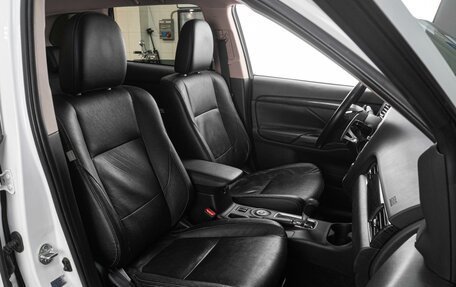 Mitsubishi Outlander III рестайлинг 3, 2015 год, 1 929 000 рублей, 8 фотография