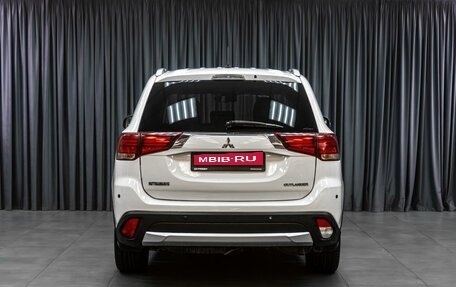 Mitsubishi Outlander III рестайлинг 3, 2015 год, 1 929 000 рублей, 4 фотография