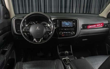 Mitsubishi Outlander III рестайлинг 3, 2015 год, 1 929 000 рублей, 6 фотография