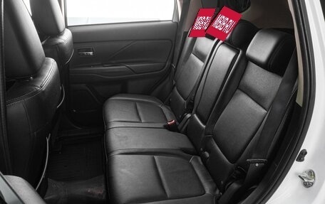 Mitsubishi Outlander III рестайлинг 3, 2015 год, 1 929 000 рублей, 9 фотография