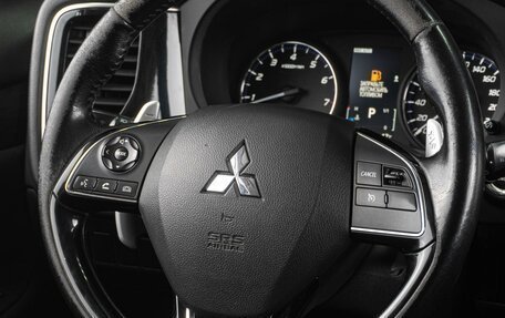 Mitsubishi Outlander III рестайлинг 3, 2015 год, 1 929 000 рублей, 20 фотография