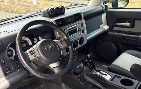 Toyota FJ Cruiser, 2012 год, 7 999 000 рублей, 21 фотография