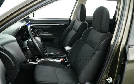 Mitsubishi Outlander III рестайлинг 3, 2018 год, 1 699 046 рублей, 10 фотография