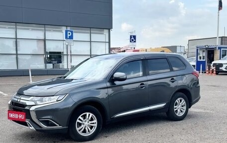 Mitsubishi Outlander III рестайлинг 3, 2019 год, 1 980 000 рублей, 3 фотография