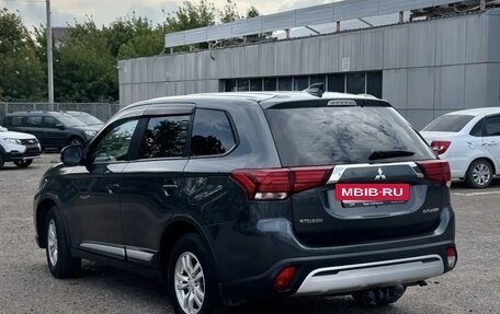 Mitsubishi Outlander III рестайлинг 3, 2019 год, 1 980 000 рублей, 5 фотография