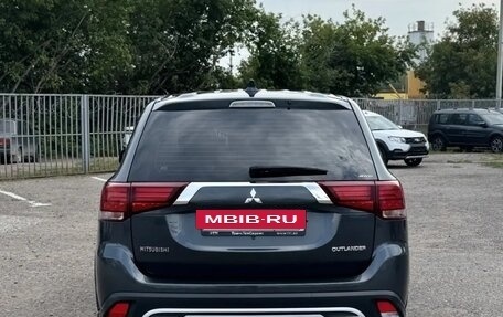 Mitsubishi Outlander III рестайлинг 3, 2019 год, 1 980 000 рублей, 6 фотография