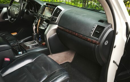 Toyota Land Cruiser 200, 2014 год, 3 000 000 рублей, 6 фотография