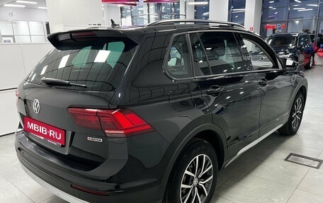 Volkswagen Tiguan II, 2018 год, 2 590 000 рублей, 3 фотография