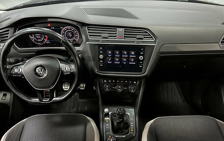 Volkswagen Tiguan II, 2018 год, 2 590 000 рублей, 12 фотография