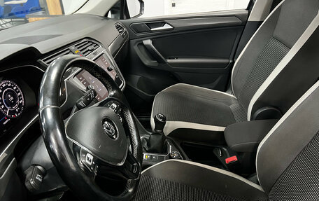 Volkswagen Tiguan II, 2018 год, 2 590 000 рублей, 10 фотография