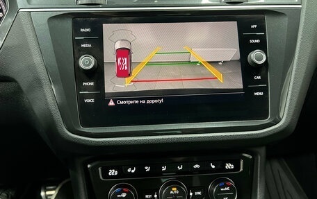 Volkswagen Tiguan II, 2018 год, 2 590 000 рублей, 9 фотография