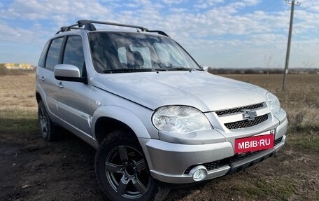 Chevrolet Niva I рестайлинг, 2012 год, 575 000 рублей, 3 фотография